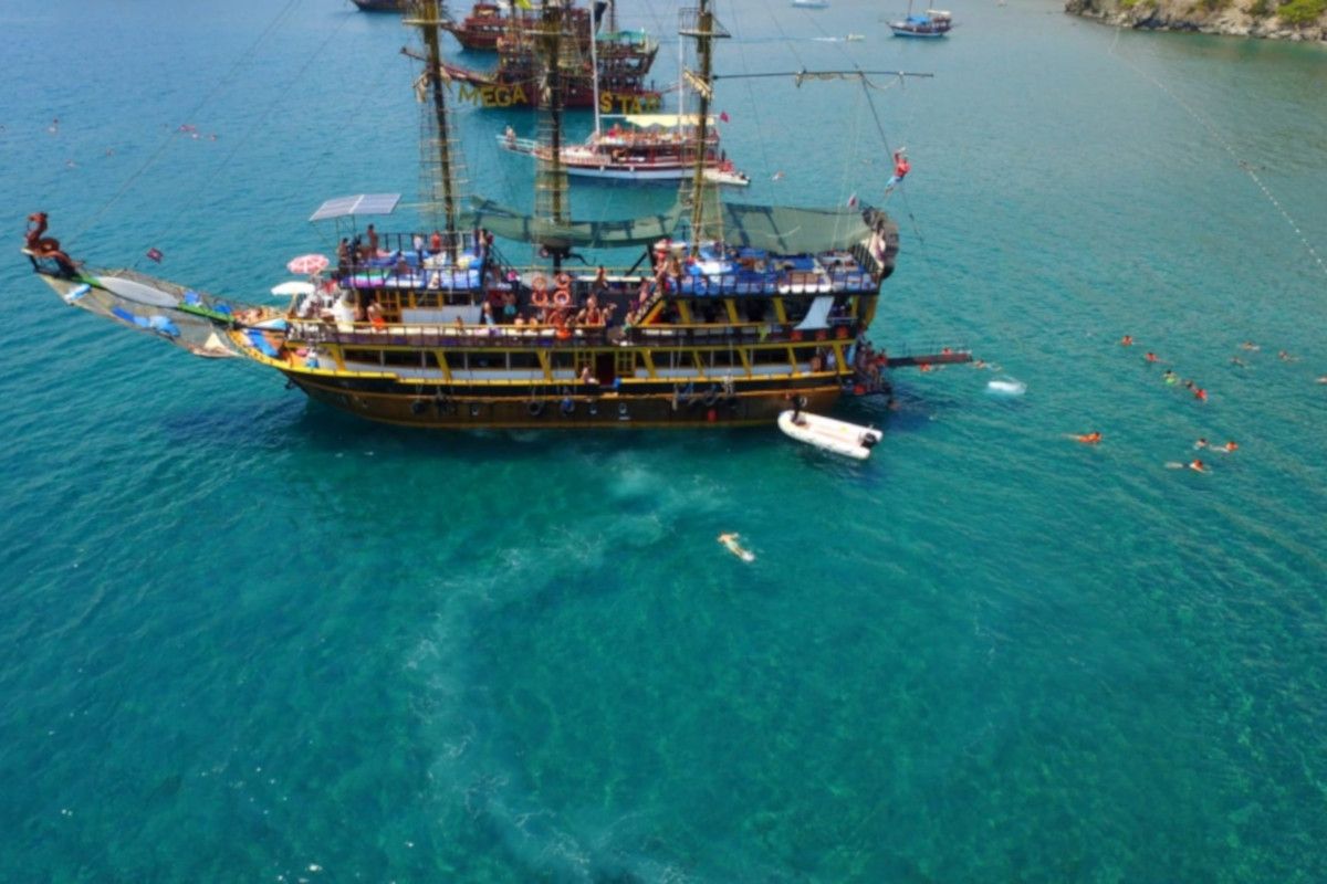 bano-tour-barco-pirata