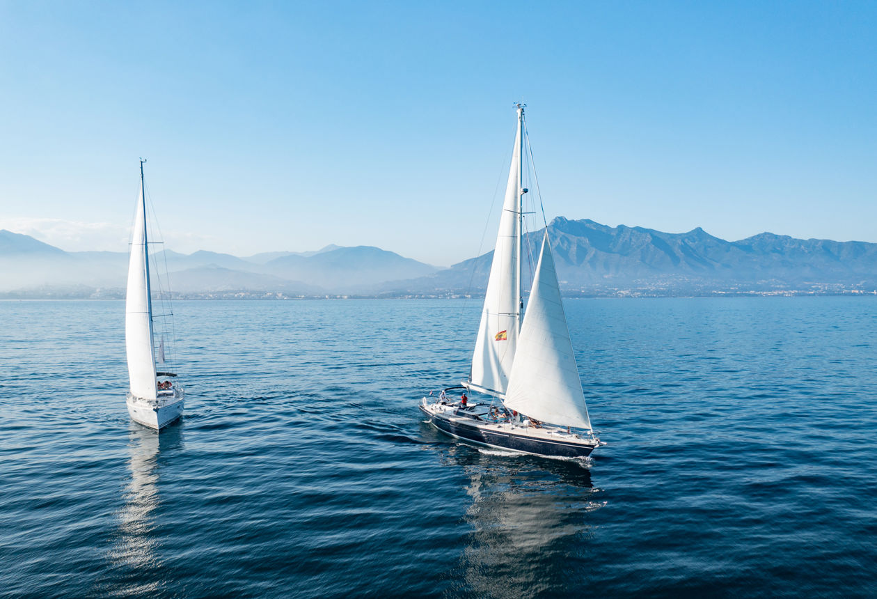 Velero de lujo por Marbella con Maventur